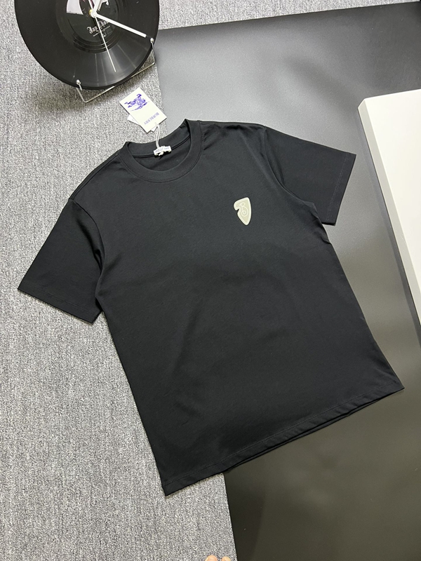 ブランドTシャツ着用イメージ